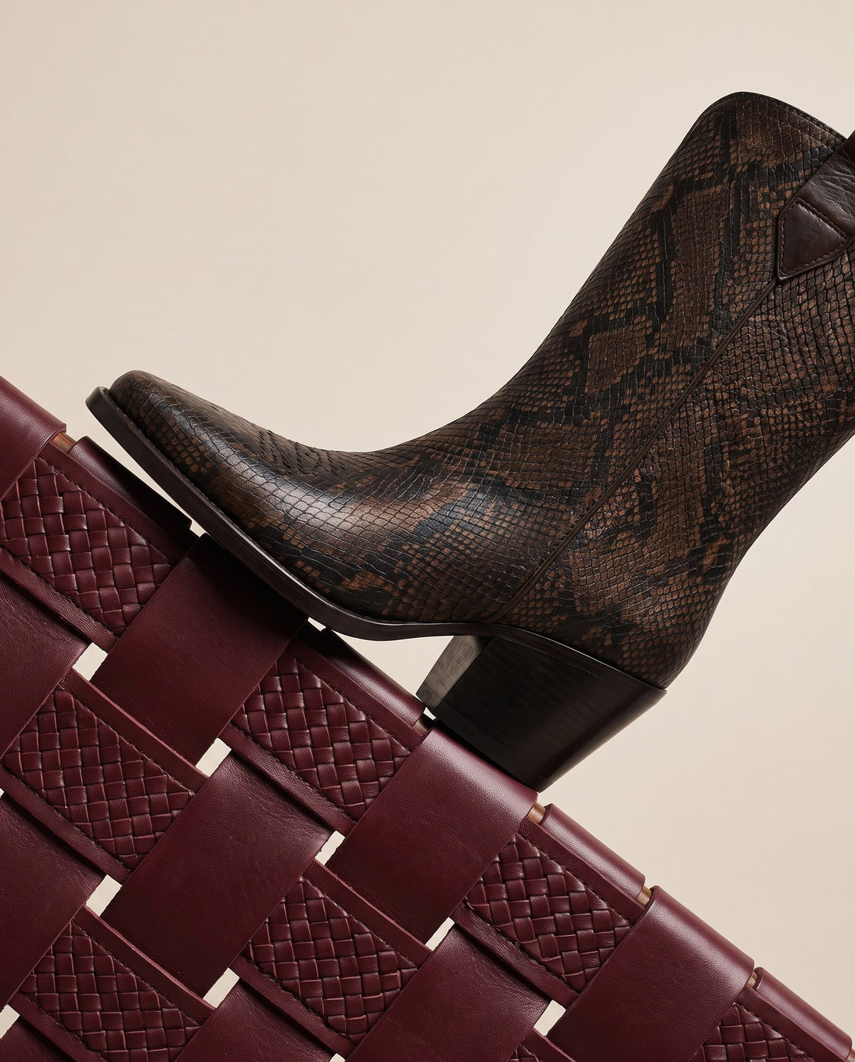 lifestyle/python-toe.jpg